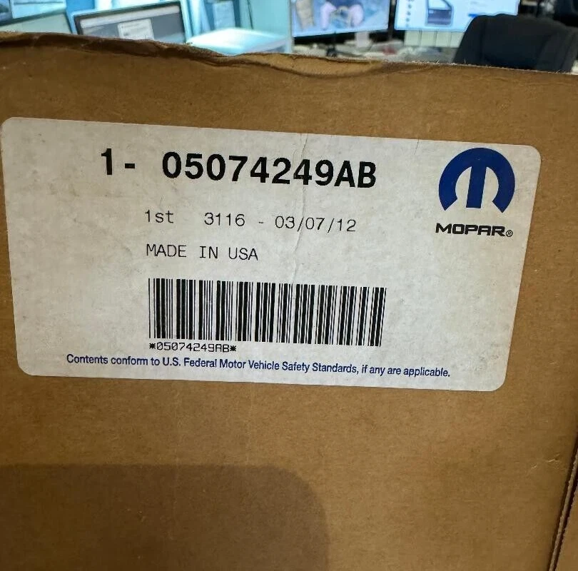 Dodge Caliber 2007-2012 conductor delantero izquierdo panel de carcasa de puerta exterior genuino nuevo OEM Foto 2 de 4