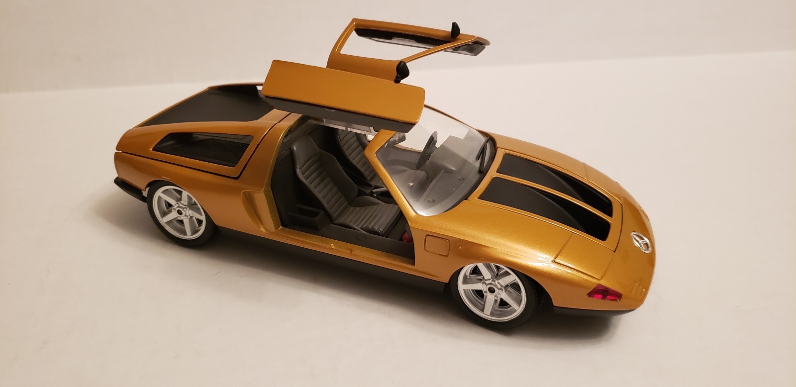 1970 Mercedes Benz C111 Concept auto Mettuttiic arancia Guiloy modello 1 18 Scale per poco costoso 1970 Mercedes Benz C111 Concept Concept Concept auto Mettuttiic arancia Guiloy modello 1 18 Scale memorizzare