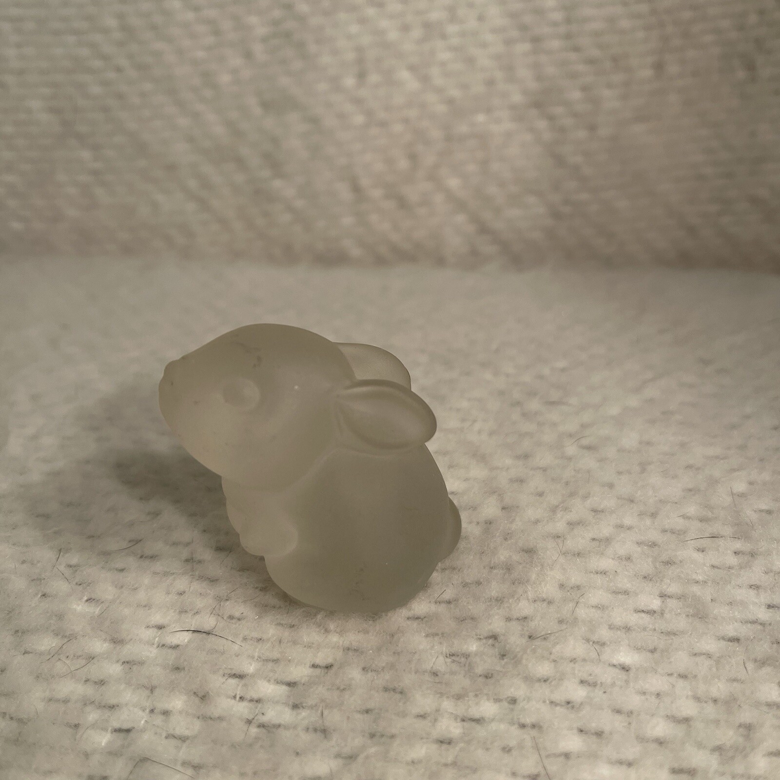 Vtg 1976 Hallmark 24% Lead Crystal Frosted Miniature Bunny Figurine