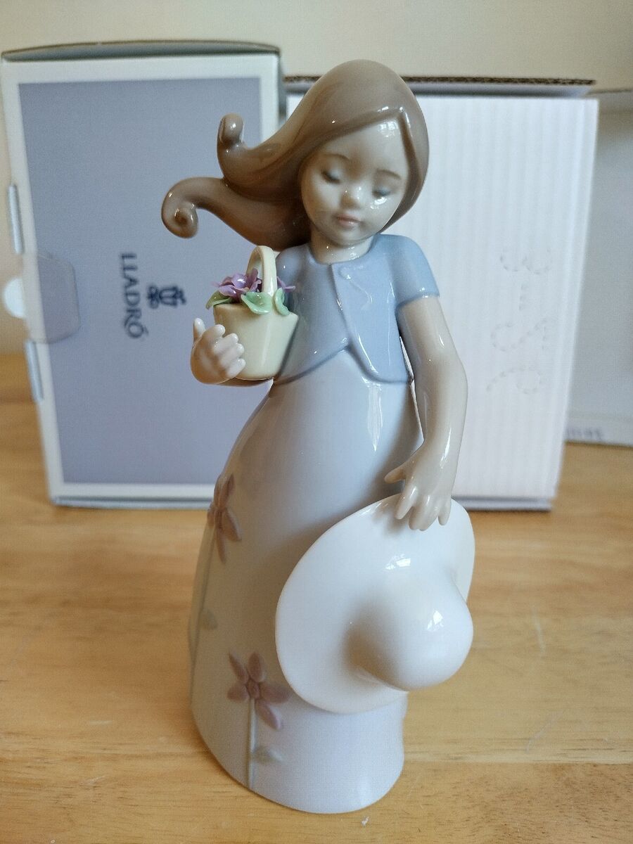 リヤドロ(LLADRO) 8043 リトル・バイオレット 子どもたち 花と リヤドロ(LLADRO) 8043 リトル・バイオレット 子どもたち 花と