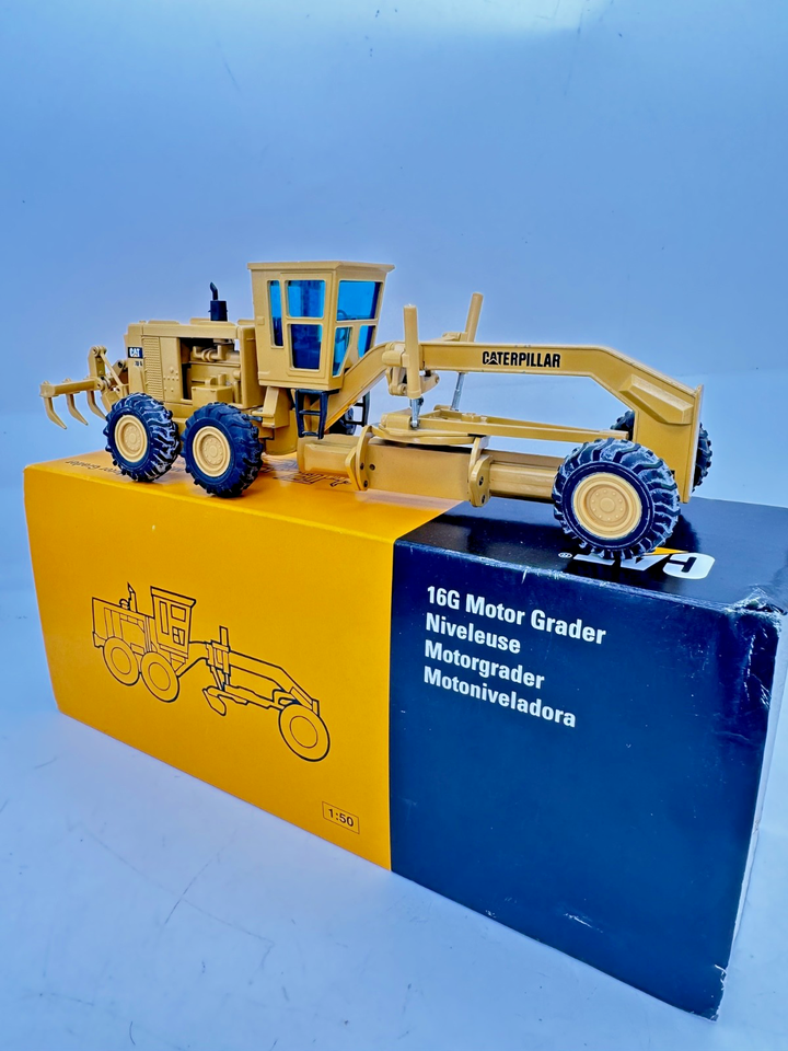 Miniature NZG 1/50 – Niveleuse Caterpillar 16G – Modèle De Collection