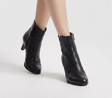Stuart Weitzman Women s  Black Lambskin Leath...