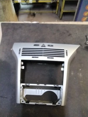Grille de ventilation Centrale Tableau de Bord Opel Astra H année 2009 - Photo 1/4