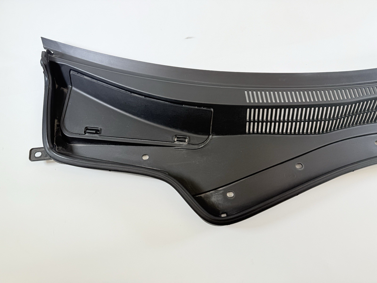 2014 - 2020 MASERATI GHIBLI WINDSHIELD WIPER COWL COVER PANEL GRILLE OEM