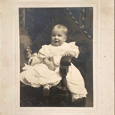 Vtg Baby Girl Photo Black White Cabinet Card Agnew Studio Creston Iowa Midwest