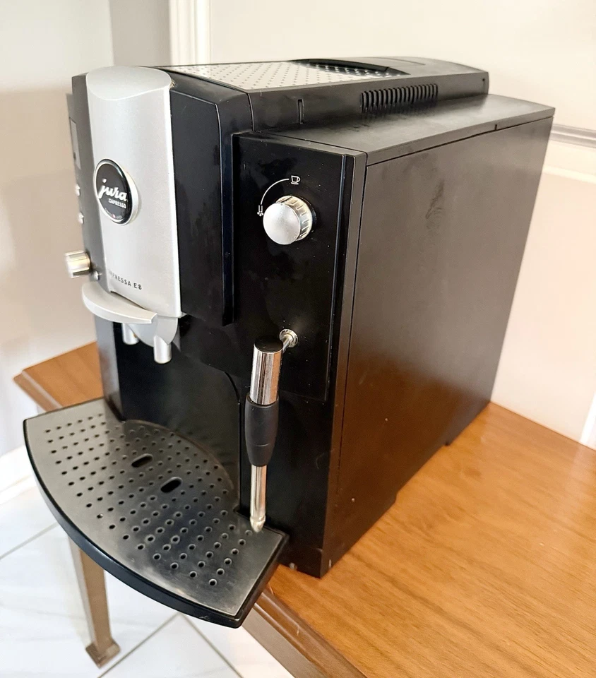 Máquina de café espresso súper automática Jura Impressa E8 como está piezas reparación - tiene fugas Foto 2 de 4