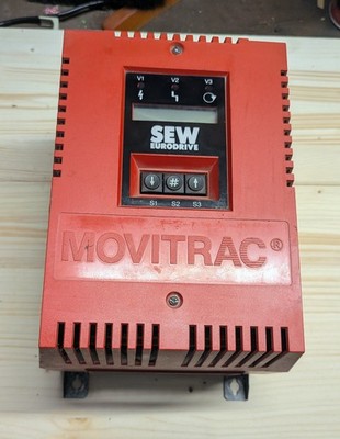 SEW MOVITRAC 1130-403-1-00 Umrichter 8256950 5,0kVA DEFEKT