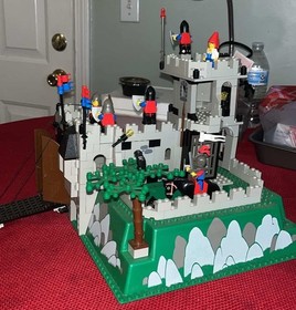 COMPLETE 1990 LEGO 6081 Kings Mountain Fortress Castle