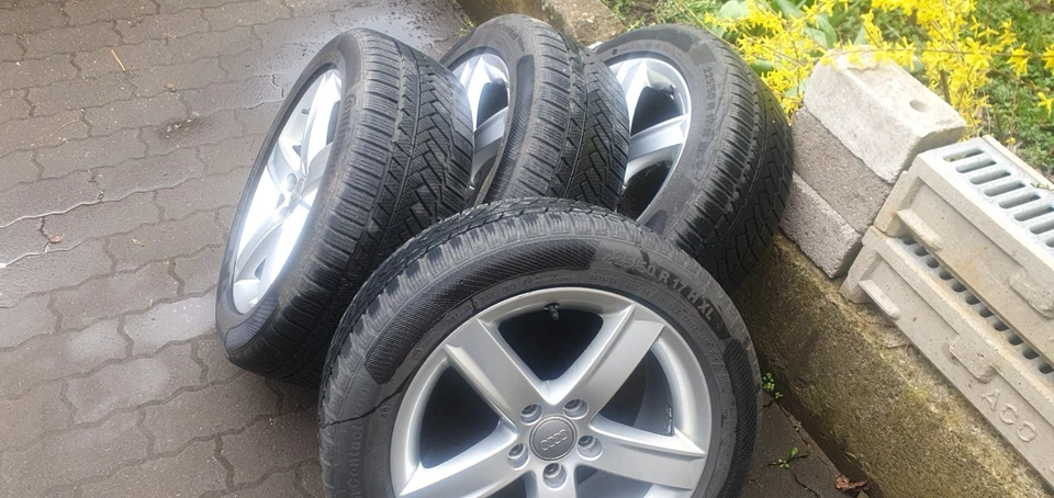 Gut Erhaltene Winterreifen mit Felgen Continental 225/50 R17 HXL für Audi ; - Bild 2 von 4