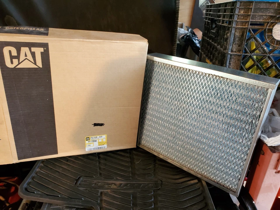 Caterpillar Air Filter Various Model 7T-7358 AC/Cabin Filter Element - Image 2 of 2