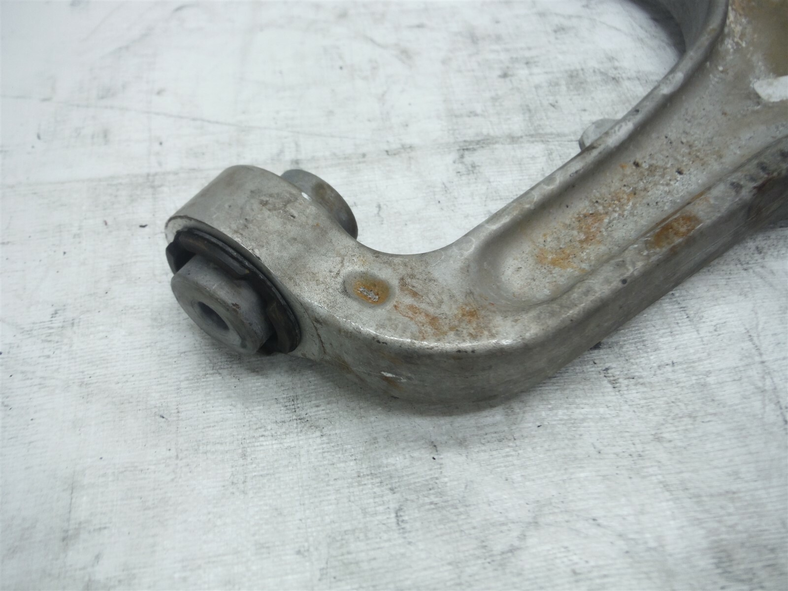 MASERATI QUATTROPORTE PASSENGER FRONT LOWER CONTROL ARM ASSY OEM 06701017570