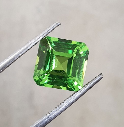 9.78 Ct Flawless Square Cut Lab Grown Green Peridot AAA Quality Loose Gemstone - Picture 5 of 8