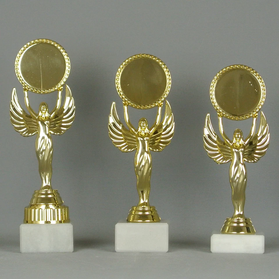 HR POKALE 3er Serie Pokale Siegesgöttin /22-20cm / gold mit Gravur und Emblem