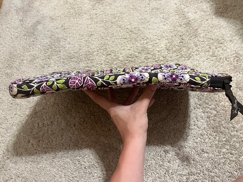 Vera Bradley Petali di prugna trapuntati cotone custodia laptop 11x14"" ritirata - Foto 5 di 7