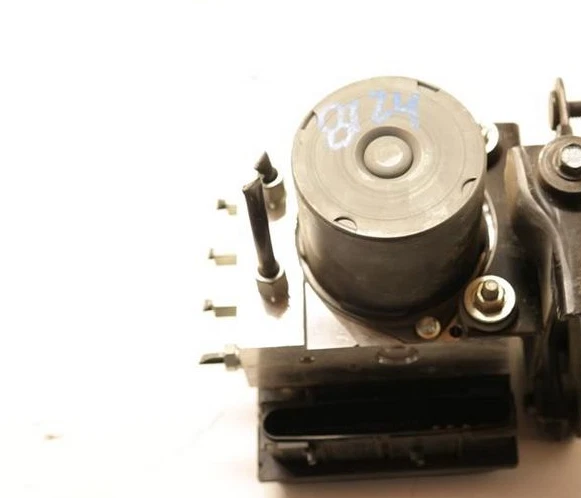 2015 INFINITI Q40 ABS CONJUNTO DE BOMBA DE FREIO ANTIBLOQUEIO  - Imagem 2 de 2