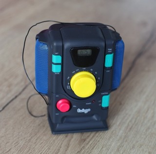 Objet publicitaire RENAULT TWINGO poste radio FM dans sa boîte d'origine.