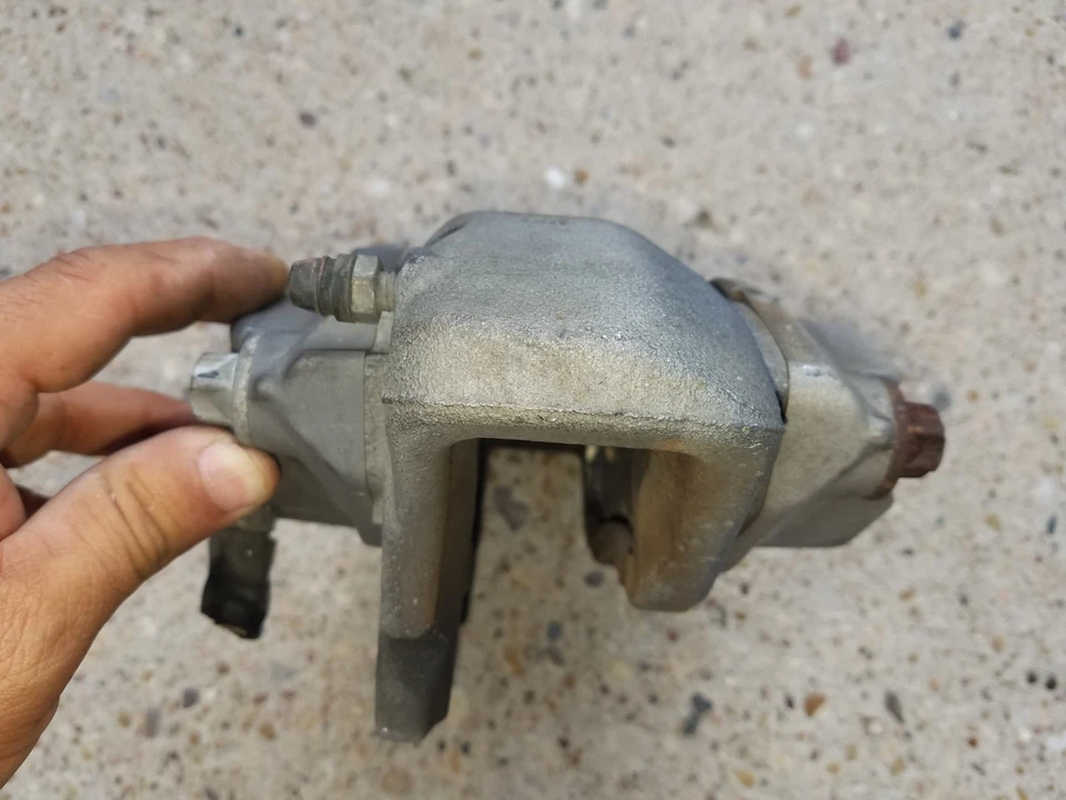 Juego de pinzas de freno delanteras izquierda derecha brembo mercedes w219 e350 cls550 2006 a 2011 Foto 4 de 4