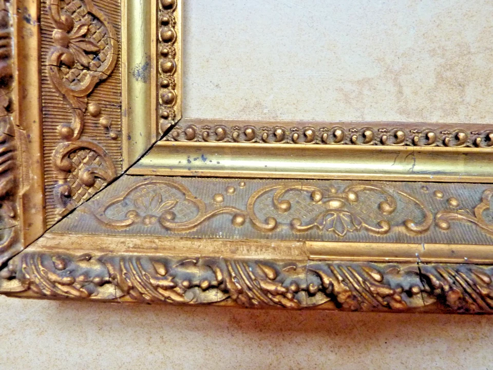 Cadre ancien bois et stuc doré mouluré fin XIXe à restaurer - Photo 2/3