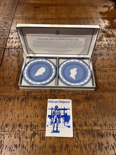 1970s Pair of Blue Wedgwood Jasperware Sweet Dishes with Original Box