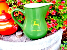 Pichet pot carafe JOHN DEERE - Tracteur . Matériel agricole -