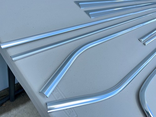 1961 CHEVY IMPALA 2 DOOR BODY SIDE MOLDING COMPLETE SET 16PC (NEW) - Bild 6 von 7