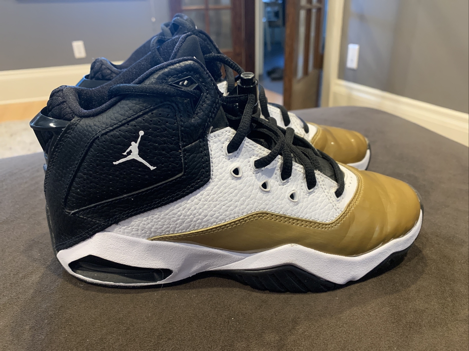 athletic jordan shoes