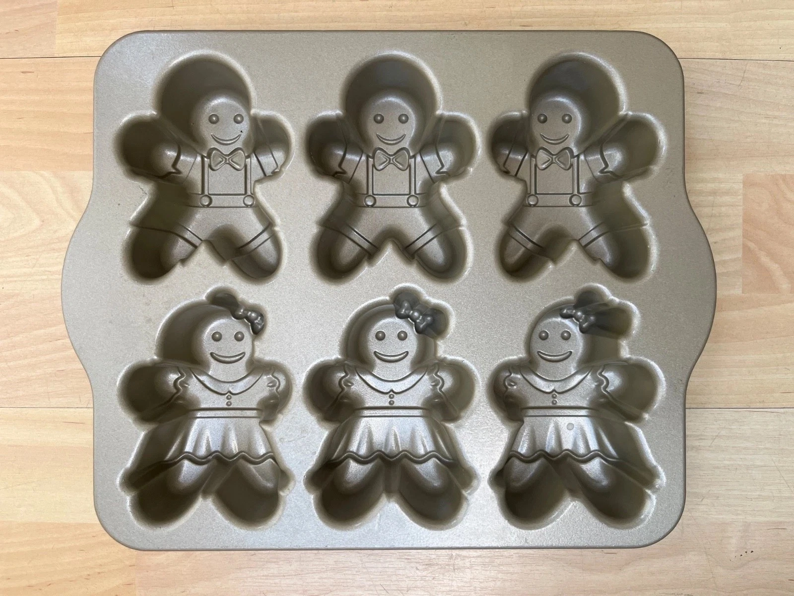 Nordic Ware Gingerbread Kids Muffin Pan / Tin Capacity 4 Cups / 1.06l