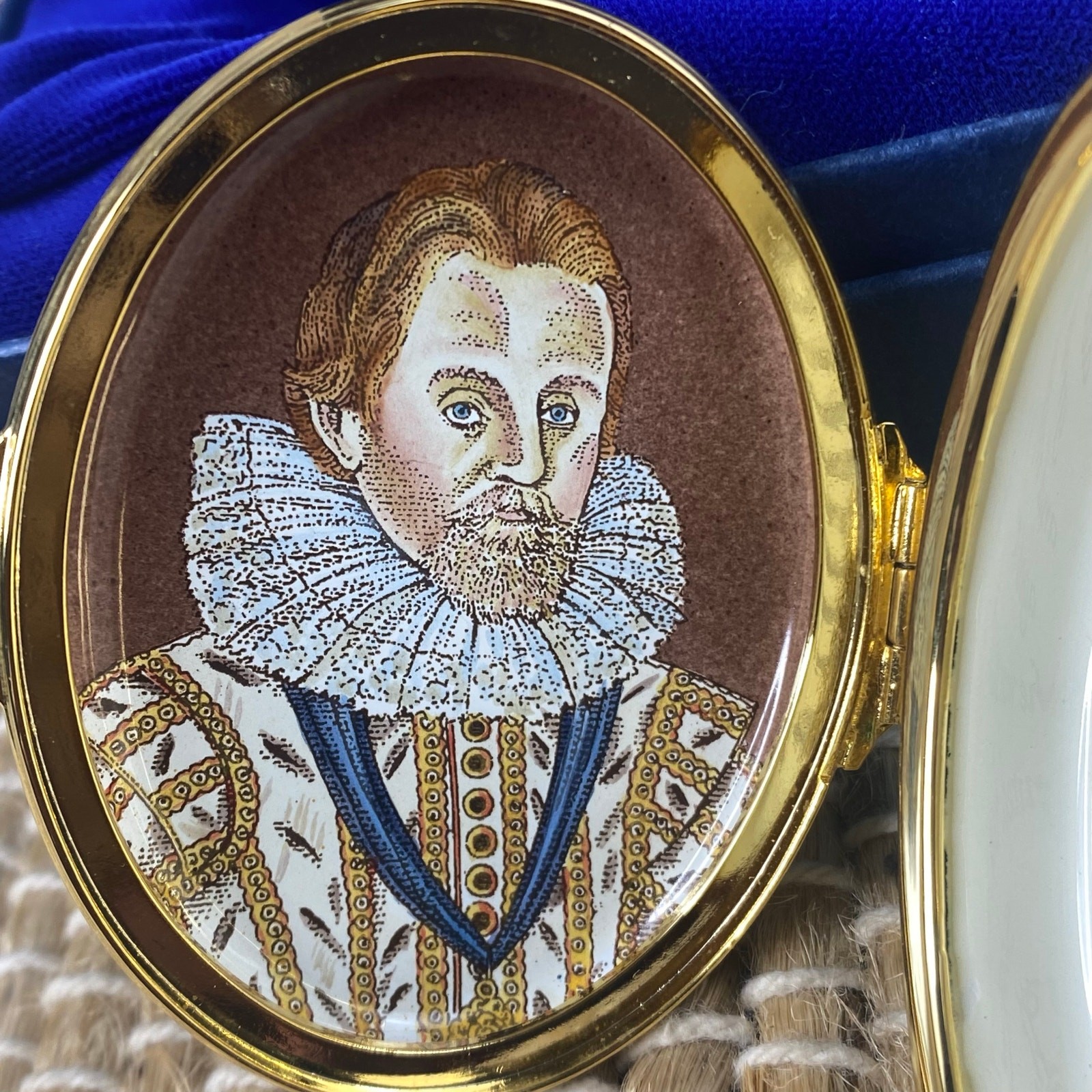 LE RARE Halcyon Days "Collectors Circle" Queen Elizabeth I Commemorate 400 years