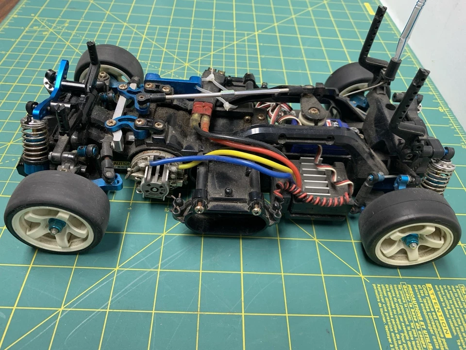 Tamiya M05 M-05 S-Spec Chassis w/ VW Body + Skektrum Remote + Battery + Charger - Image 4 of 4