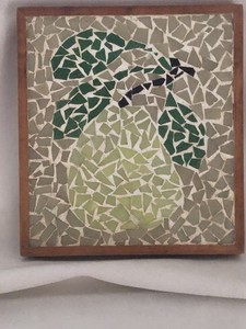 Mosaic tile pear  with leaves￼