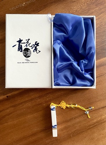 Brand “U” Flash/Jump Drive - USB 2.0 GB - Blue/White Porcelain - MAC OS - Picture 3 of 8