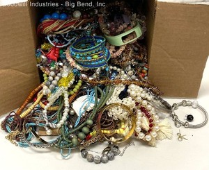 Costume Pre-sorted Craft/Scrap/Some Wearable Jewelry 9lb 14oz