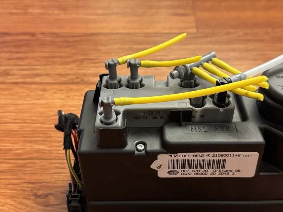 Bomba de vacío de bloqueo central OEM 1998-2002 Mercedes-Benz W208 W210 E320 CLK430 Foto 3 de 4