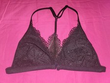 Victoria's Secret Body By Victoria Front-Close Racerback Lace Bralette Size M