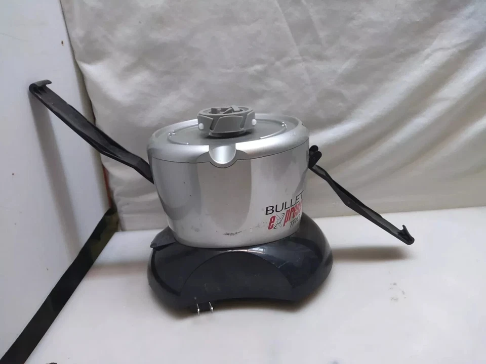 Motor base para procesador de alimentos Bullet Express Trio BE110C con ***abrazadera rota Foto 4 de 4