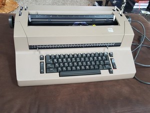 IBM-Correcting-Selectric-II-typewriter-Tannish-Brown