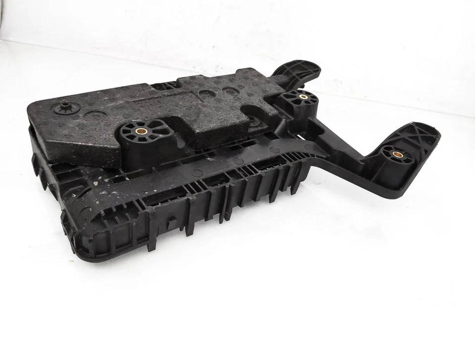 Bandeja base batería Volkswagen Passat 2009-2022 2,0 L 1K0-915-333-H Foto 4 de 4