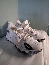 BRAND NEW Nike Future Field YOUTH Turf Shoes White/Black DJ6949-103 Size 2.5Y