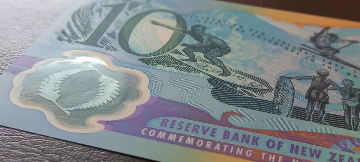 New Zealand $10 Dollars, 2000 Millennium Issue, (P-190a) AUNC