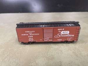Kadee Ho 40’ PS-1 box car, single door 6’, Youngstown, Chicago And Northwestern