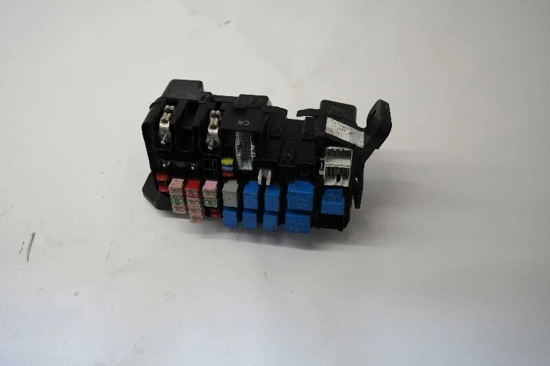 08-11 KIA RIO FUSE BOX OUTSIDE FUSE CARRIER OEM - Image 4 of 4
