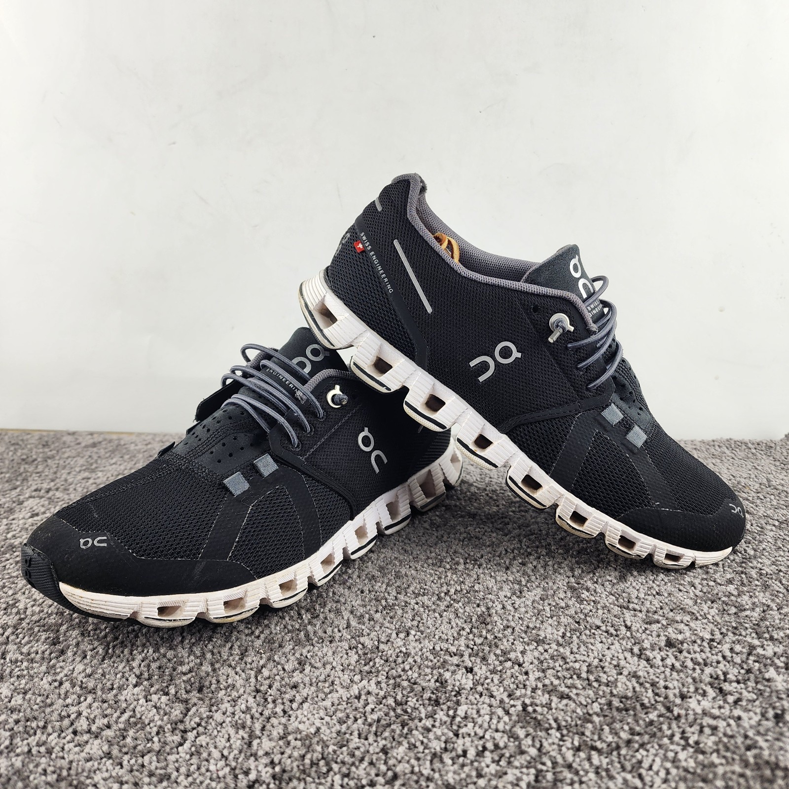 On Cloud Womens Black & White Light Walking /Running Athletic Shoes US Size 7-image