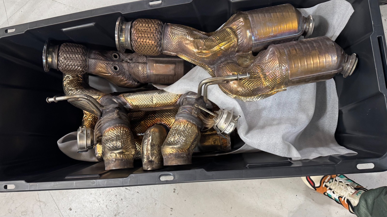 Lamborghini Aventador S - OE Genuine 3PC - Muffler, Tips and CATS included 