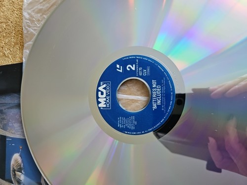 BATTERIES NOT INCLUDED 1988 Laserdisc LD Steven Spielberg Jessica Tandy - Picture 4 of 6