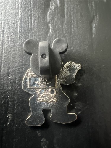 Disney Haunted Mansion Hitchhiking Ghost Gus Pin - Picture 2 of 2