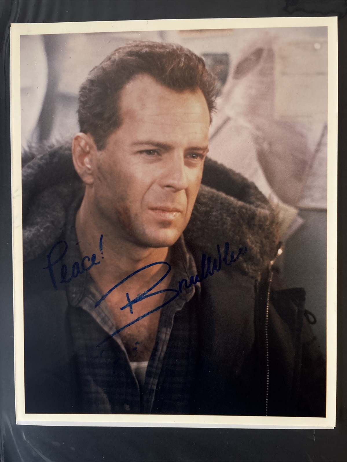 BRUCE WILLIS Signed (DIE HARD 2) 8x10