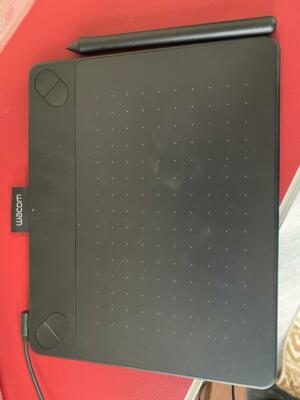 Wacom Intuos Digital Drawing Tablet with Pen - Black (CTH-490PK)