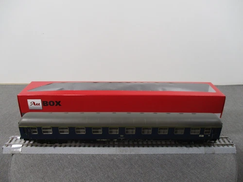 ADE Schnellzug-Personenwagen 193-4 Aüm DB [H0, DC] in Au-Box
