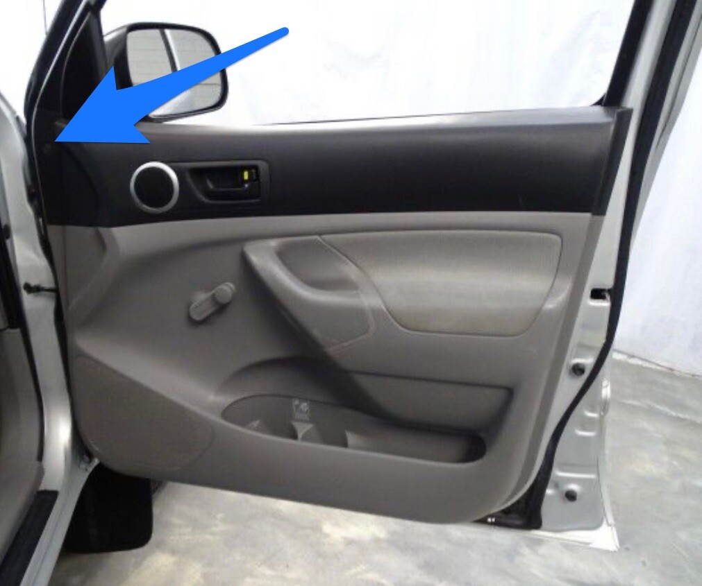 04 タコマ　左右ドア内張set 05 - 15 TOYOTA TACOMA INTERIOR DOOR PANEL TRIM BOARD CLIPS QTY 2
