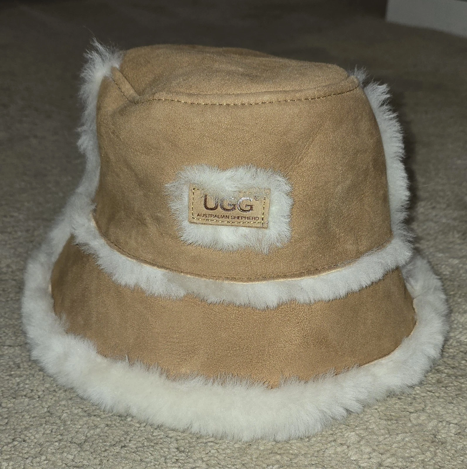 UGG Men's or Women's Sheepskin Bucket Hat Medium M (lot 1)
Opens in a new window or tab